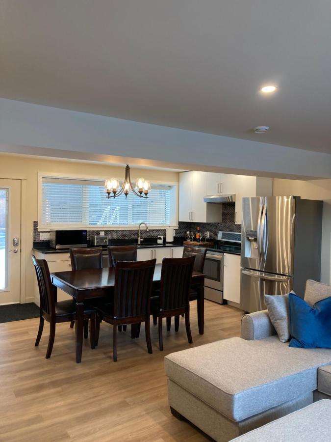 Bright Poolside Walkout Two Bedroom Basement Suite In The Okanagan 펜틱턴 외부 사진