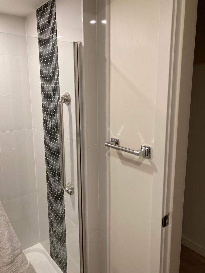 Bright Poolside Walkout Two Bedroom Basement Suite In The Okanagan 펜틱턴 외부 사진