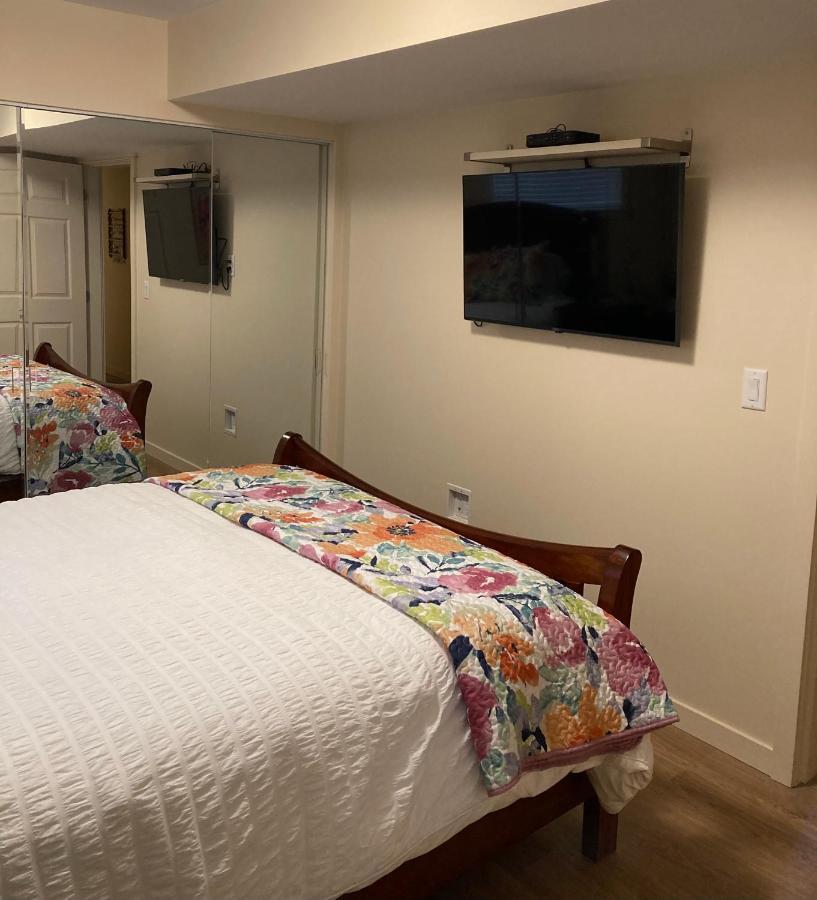Bright Poolside Walkout Two Bedroom Basement Suite In The Okanagan 펜틱턴 외부 사진
