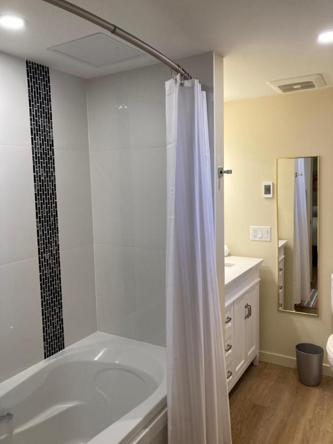 Bright Poolside Walkout Two Bedroom Basement Suite In The Okanagan 펜틱턴 외부 사진