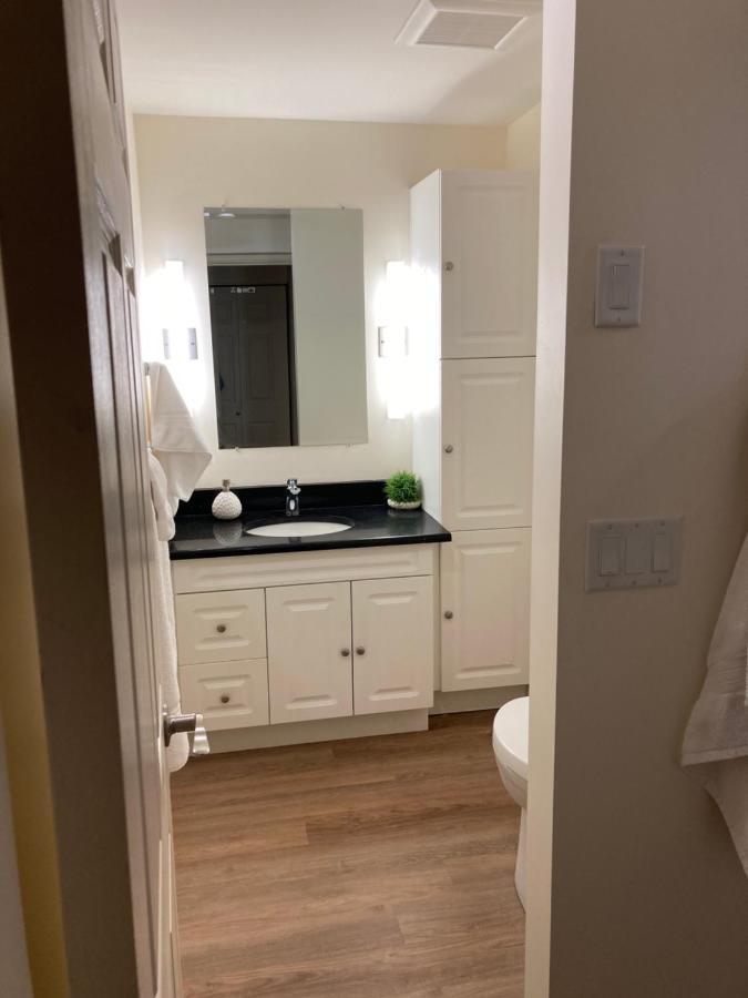 Bright Poolside Walkout Two Bedroom Basement Suite In The Okanagan 펜틱턴 외부 사진
