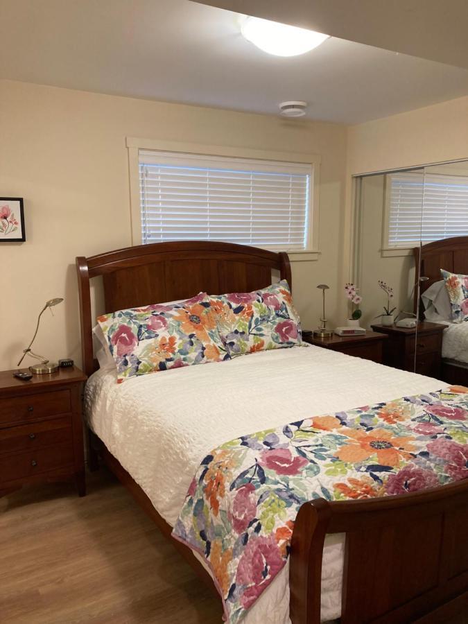 Bright Poolside Walkout Two Bedroom Basement Suite In The Okanagan 펜틱턴 외부 사진