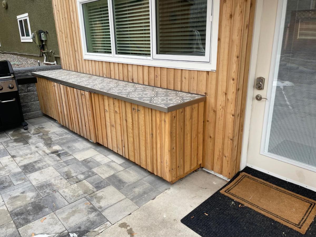 Bright Poolside Walkout Two Bedroom Basement Suite In The Okanagan 펜틱턴 외부 사진