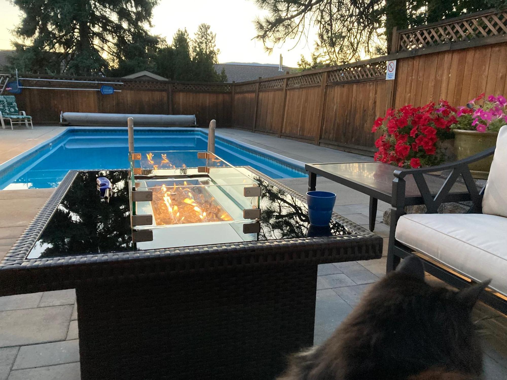Bright Poolside Walkout Two Bedroom Basement Suite In The Okanagan 펜틱턴 외부 사진
