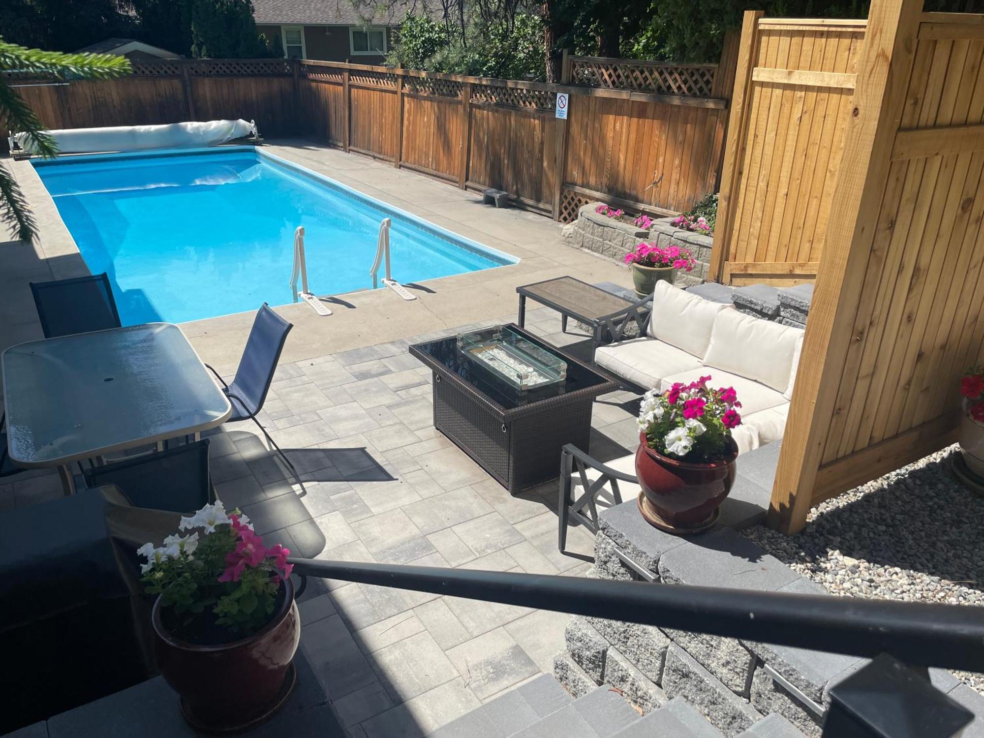 Bright Poolside Walkout Two Bedroom Basement Suite In The Okanagan 펜틱턴 외부 사진